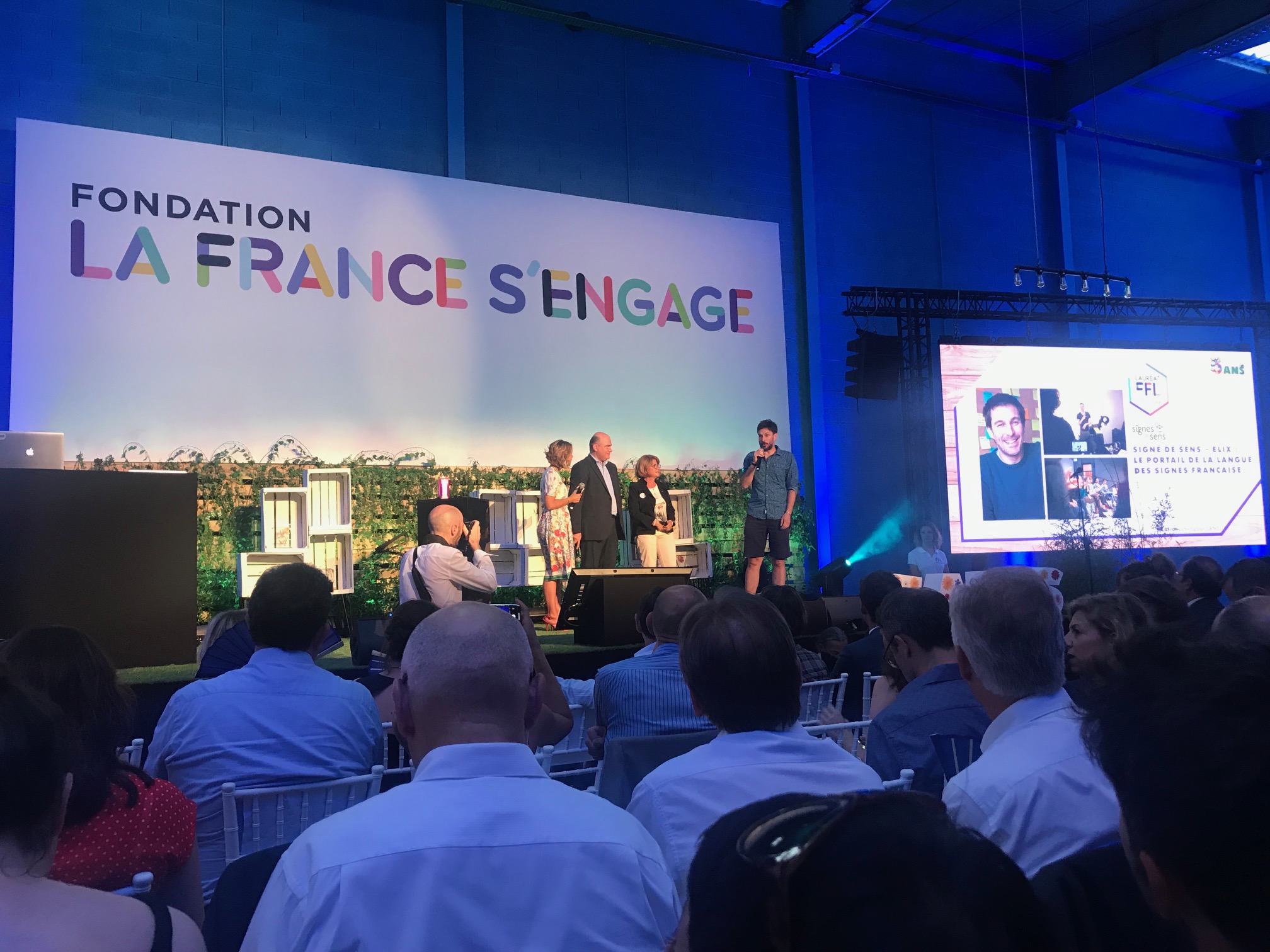 Signes de sens lauréat La France s'engage Signes de sens lauréat La France s'engage