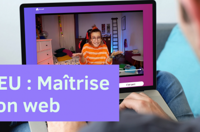 Jeu : Maîtrise ton Web Personne devant son écran jouant au jeu Maîtrise ton Web.