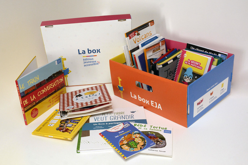 Photo du coffret EJA avec quelques livres